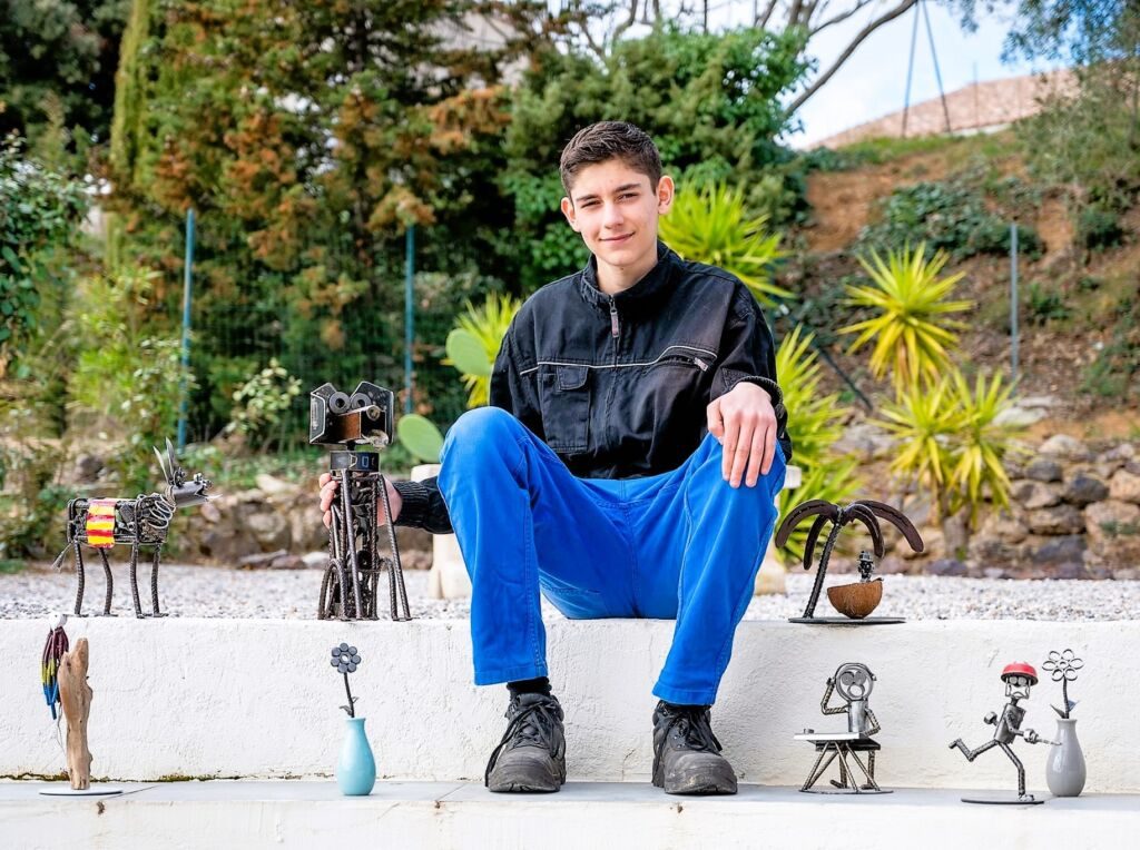 Le jeune sculpteur Enzo - © Olivier Got