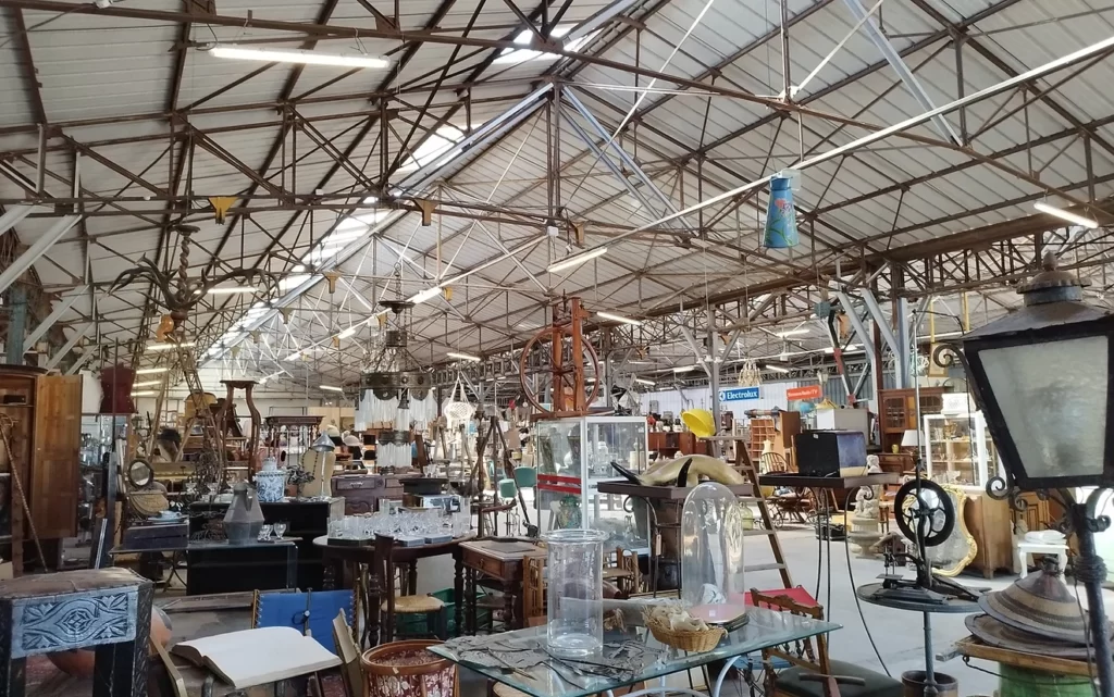 © Le village du brocanteur