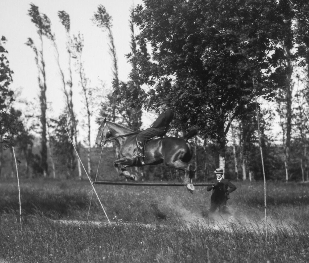 Etude du saut du cheval - Photo Arthur Batut vers 1890 - Coll. EPAB / AD du Tarn