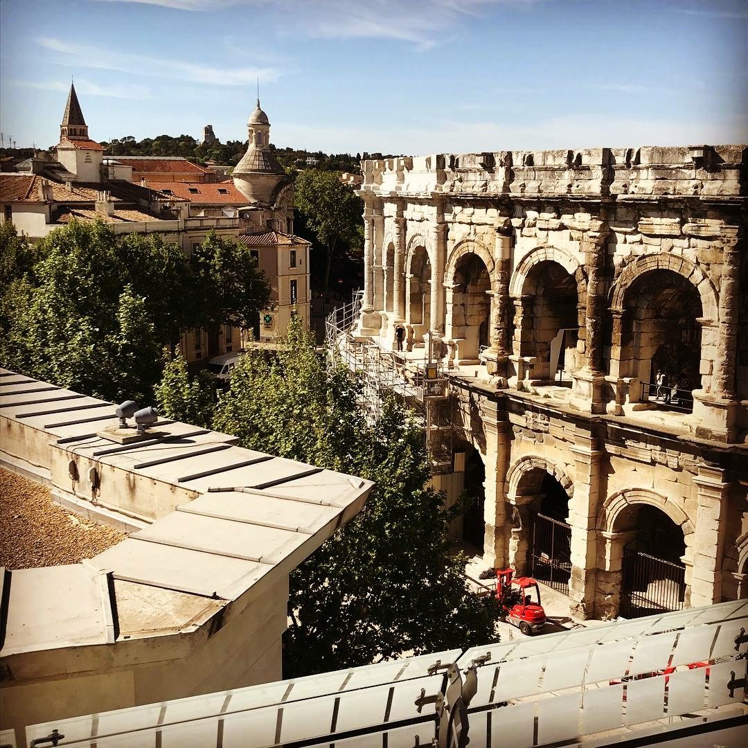 Arènes de Nîmes_vue Musée de la Romanité © S tephan Szeremeta